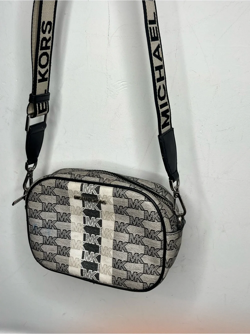 Michael Kors Jet Set Travel Crossbody - Camera Bag Black White - Picture 2 of 12